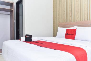 RedDoorz Plus near Malang Town Square