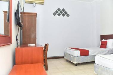 RedDoorz near Kampung Warna Warni