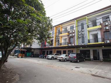 RedDoorz Plus @ Tlogomas