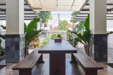 RedDoorz near Batik Tulis Celaket 2