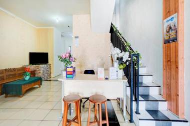 OYO Flagship 90502 Holistay Malang New