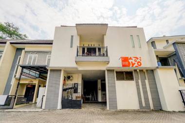 OYO Flagship 90502 Holistay Malang New