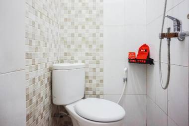 RedDoorz @ Jalan Danau Limboto