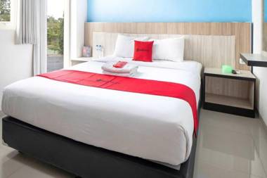 RedDoorz Plus @ Panorama Villas Batu