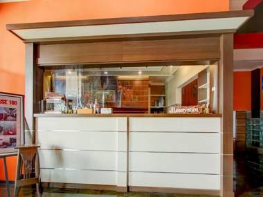 OYO 90151 Guest House 180