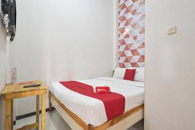 RedDoorz Syariah @ Tatasurya Guesthouse Malang
