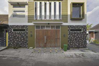 RedDoorz Syariah @ Tatasurya Guesthouse Malang