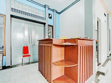 OYO 90396 The Halona Villa Batu