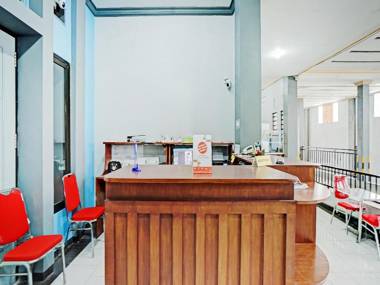 OYO 90396 The Halona Villa Batu