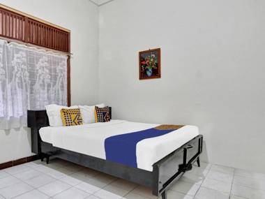 SPOT ON 90539 Taman Borobudur Guest House Syariah