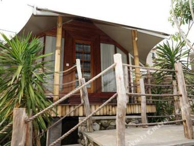 OAK TREE GLAMPING RESORT