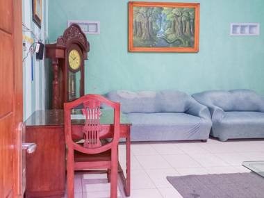 RedDoorz Syariah near Predator Fun Park Batu 2