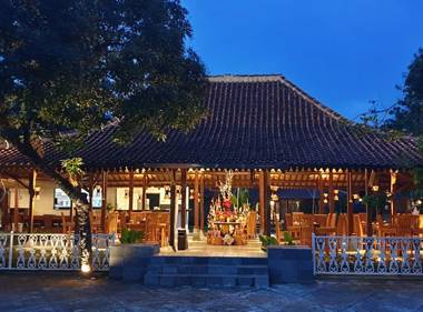 The Nalaya Hotel & Resto