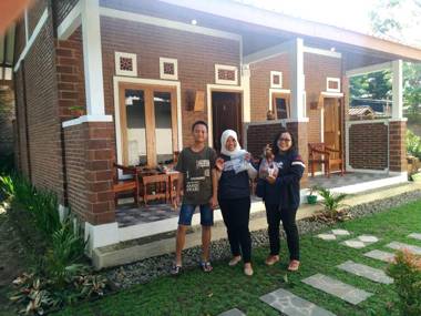 Genthong Homestay