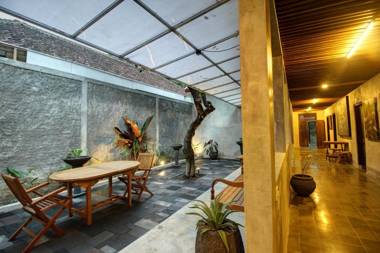 Watu Agung Guest House