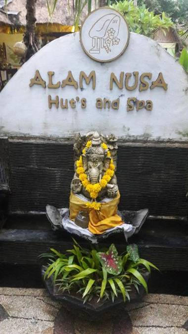 Alam Nusa Bungalow Huts & Spa