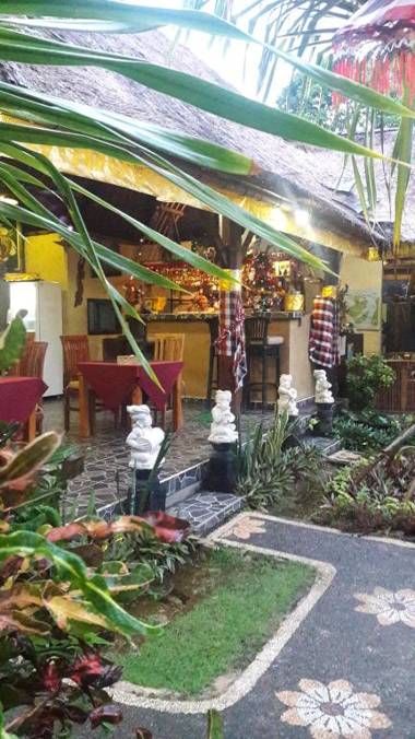 Alam Nusa Bungalow Huts & Spa