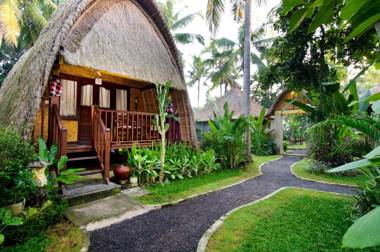 Alam Nusa Bungalow Huts & Spa