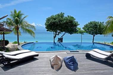 Blue Harbor Beachfront Villas & Resto