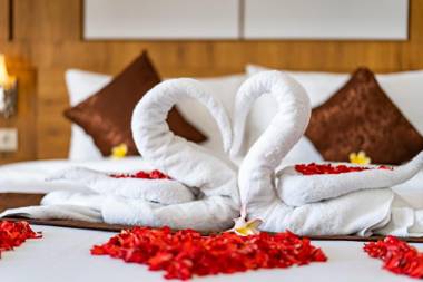 Samuh Sunset Hotel by WizZeLa 