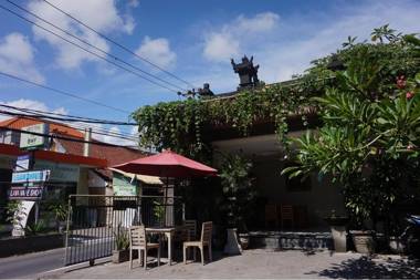 OYO 90082 Gana Inn Legian