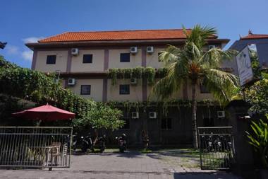 OYO 90082 Gana Inn Legian