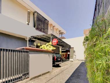 OYO 90376 Rabasta Kuta Residence