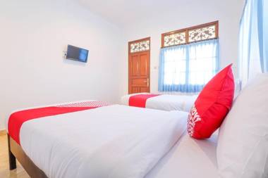 Vaccinated Staff - OYO 1741 Komala Indah Cottages