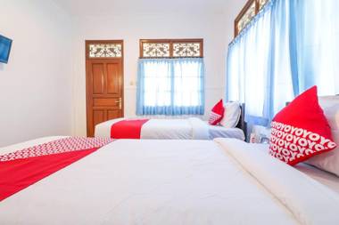 Vaccinated Staff - OYO 1741 Komala Indah Cottages