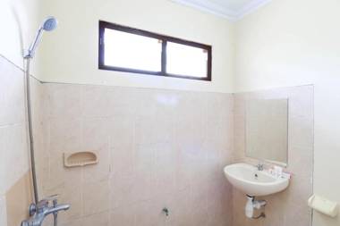 OYO 1654 Maha Bharata Kuta Inn