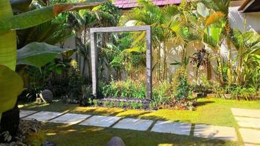 Arama Poolside Villa