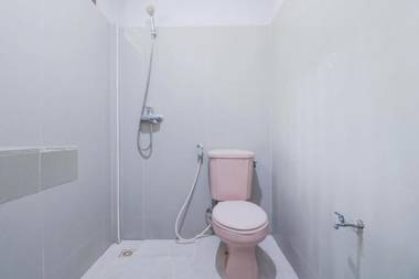 OYO 2411 Taman Mekar Beach Inn 2