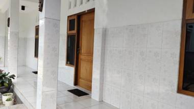 OYO 91233 Bismo 85 Family Syariah