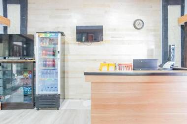 OYO Flagship 90841 The Aulia Stay