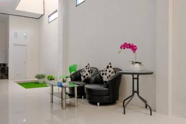 OYO 2798 Semeru Residence Syariah