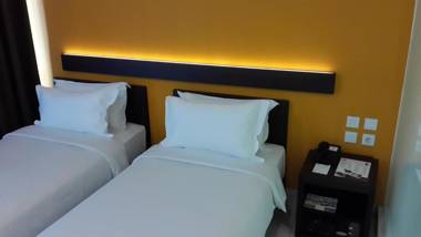 V Hotel Tebet