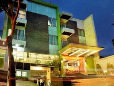 Bamboo Inn Hotel & Cafe