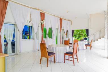 RedDoorz Syariah near Ragunan Zoo 3