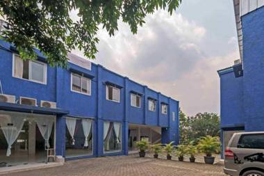 RedDoorz Syariah near Ragunan Zoo 3