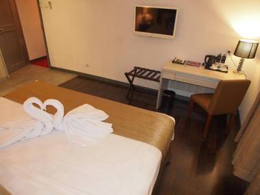 Maven Fatmawati Hotel