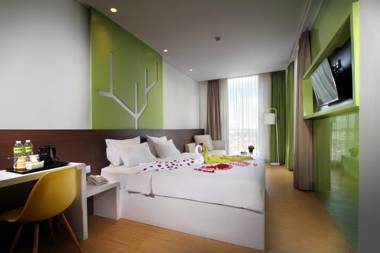 MaxOneHotels.com at Pemuda