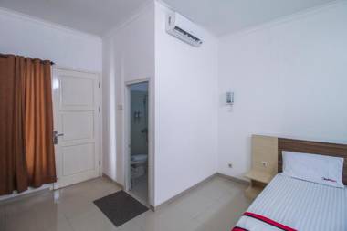 RedDoorz @ Jatiwaringin