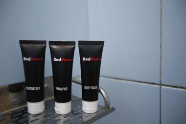 RedDoorz @ Radio Dalam