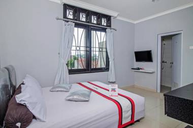 RedDoorz Plus @ Radio Dalam 2