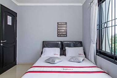 RedDoorz Plus @ Radio Dalam 2