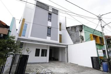 RedDoorz Plus Syariah near Mall Pondok Indah