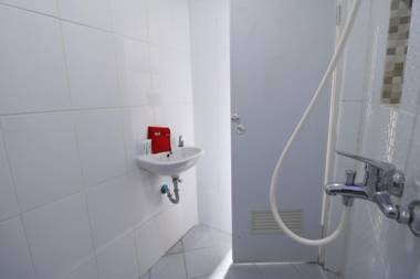 RedDoorz Plus Syariah near Mall Pondok Indah