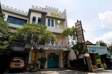 RedDoorz Plus near Universitas Indonesia