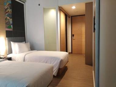 MaxOne Platinum Hayam Wuruk