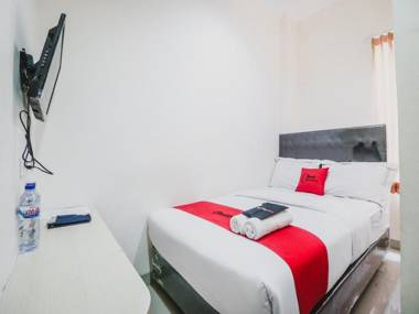 RedDoorz Plus near Mall Ciputra Jakarta